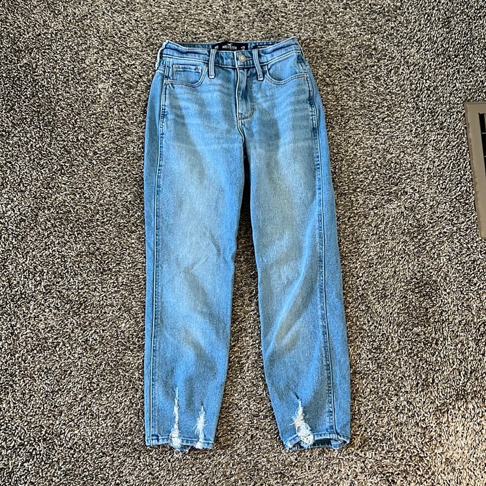 HOLLISTER Mom Jeans For Sale. Super cute edgy, vintage style!